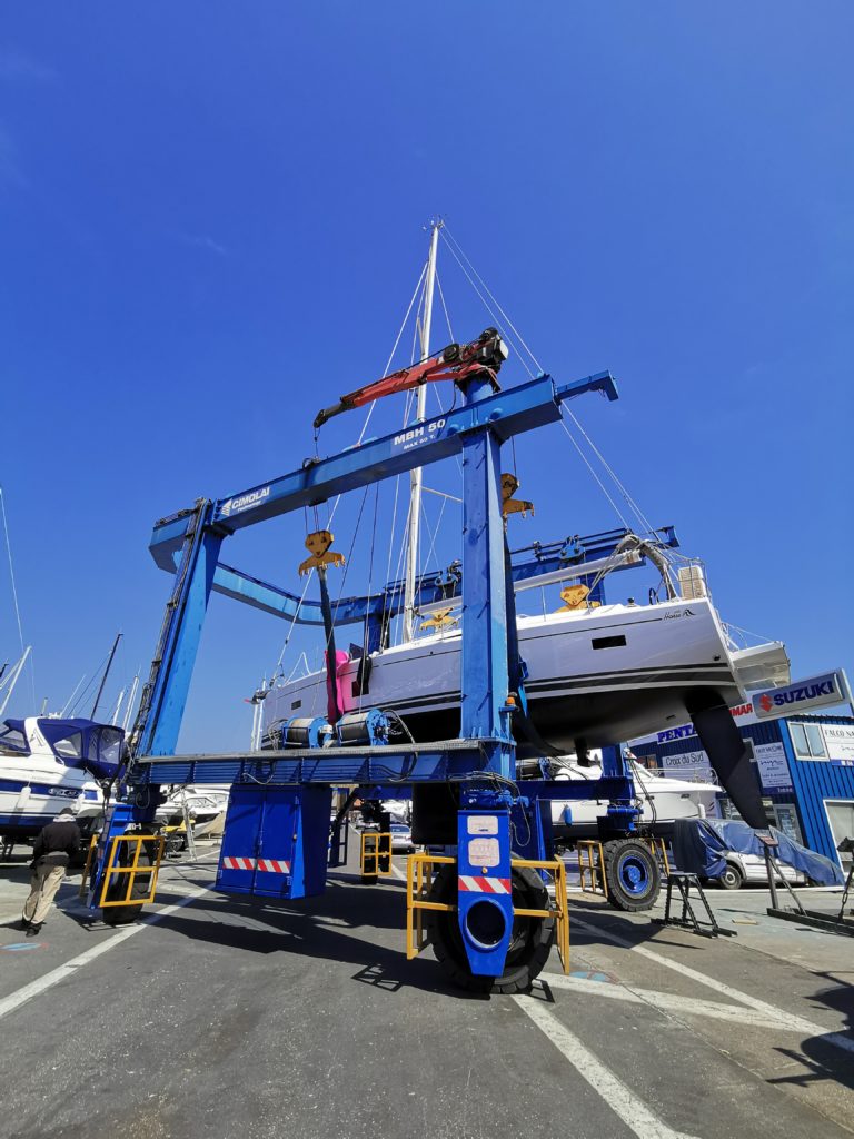 Mise à l'eau 388 hanse cap d agde chantier naval accastillage bateaux herault