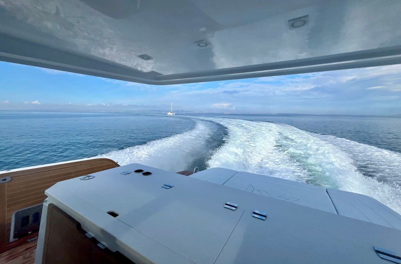 Catamaran à moteur Aventura 38 SC - Vue 7 en situation