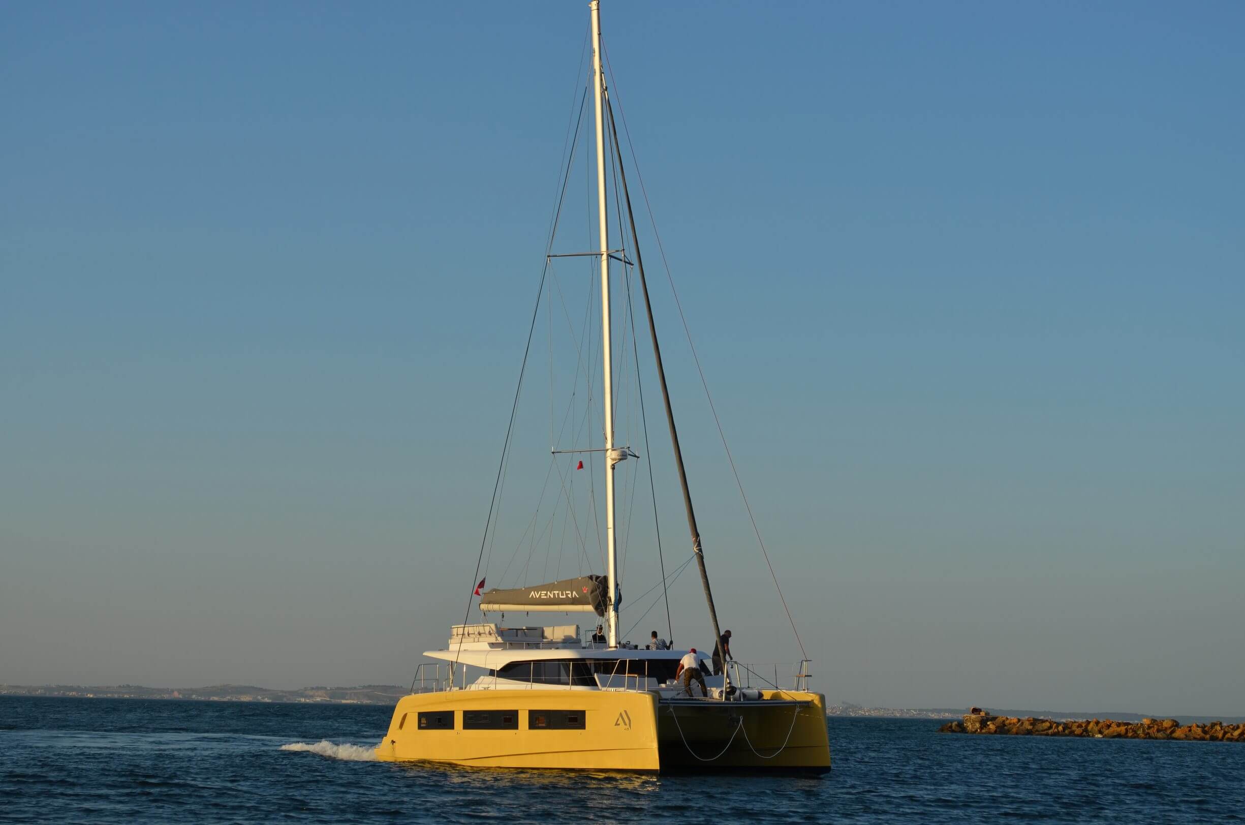 Catamaran Aventura 45 à la voile